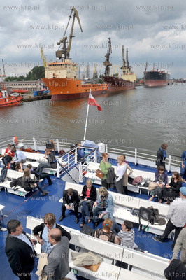 Rejs katamaranem ONYX po gdanskim porcie przedstawicieli...