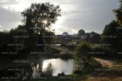 Sulmin, wies na Kaszubach. 5.09.2009 Fot. Maciej Kosycarz...