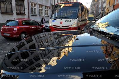 Linia autobusowa 100, ktora mieszkancy i turysci moga...