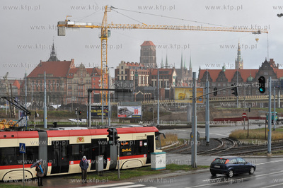 Gdansk. Budowa podziemnej linii kolejowej doprawadzaj...