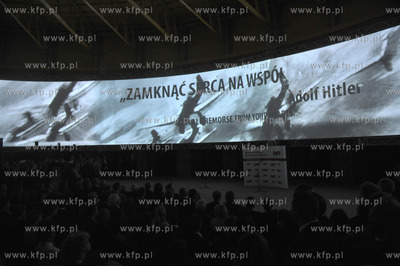 Gdansk. Byly zbiornik gazowy na terenie Polskiej Spolki...