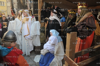 Orszak Trzech Kroli przeszedl ulicami Gdanska. 06.01.2015...