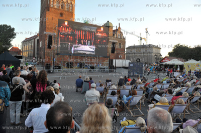 Plenerowa projekcja opery Turandot na Targu Węglowym...