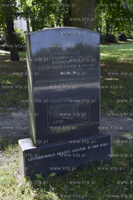 Obelisk upamiętniajacy teren byłego bezwyznaniowego...