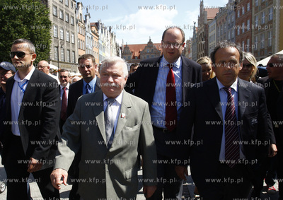 Gdansk. Michel Platini spaceruje po ulicach starowki...