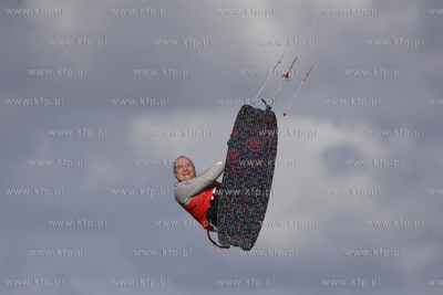 Gdansk Brzezno. Silny wiatr, duza fala to wymarzone...