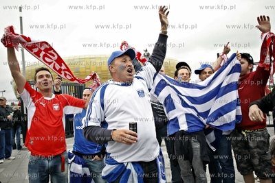Gdansk Arena. Kibice wchodza na cwiecfinalowy mecz...