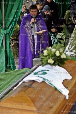 Cmentarz garnizonowy w Gdansku. Pogrzeb pilkarza i...