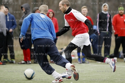 Gdansk Zaspa. Pilkarski turniej dzikich druzyn Do przerwy...