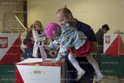 Wybory prezydenckie 2015.   Obwodowa Komisja Wyborcza...
