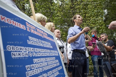Park Oliwski. Konferencja Kacpra Płażyńskiego, kandydata...