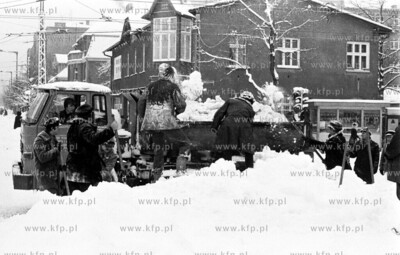 Zima Stulecia. Odsniezanie Gdyni. Skrzyzowanie ulic...