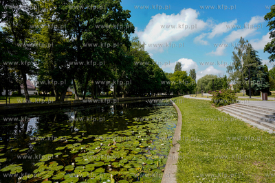 Nowy Dwór Gdański. Promenada wzdłuż rzeki Tugi....
