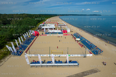 Wakacje w Gdańsku. Plaża w okolicy molo w Brzeźnie....
