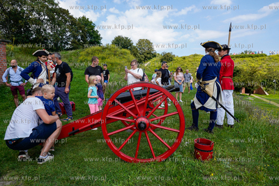 Góra Gradowa. Hewelianum. Musztra i pokaz artyleryjski...