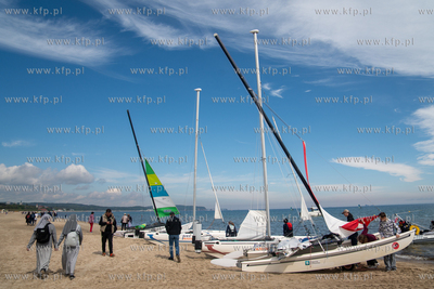 Sopot. Parada i wyścigi katamaranów przy sopockim...