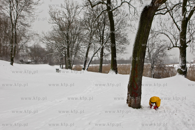 Zima w Gdansku, obfite opady sniegu na teranach spacerowych...