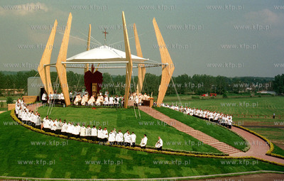 Wizyta Jana Pawla II w Elblagu Oltarz papieski na lotnisku...