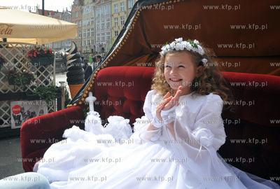 Gdansk. Pierwsza Komunia Swieta. Natalka jedzie bryczka...