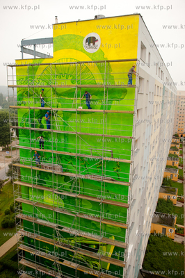 Gdansk. Zaspa. Pilotow 10. Demontaz rusztowania i odsloniecie...