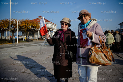 Sopot. Plac przed wejsciem na molo. Tydzien Flagi z...