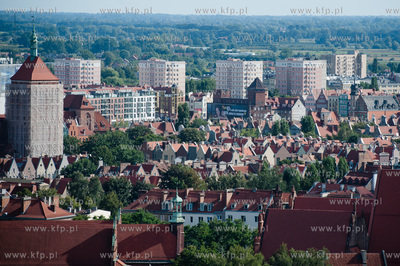 Gdansk. Widok na dachy kamieniczek starego miasta z...
