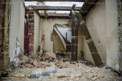 Gdansk. Rozbiorka budynkow znajdujacych sie przy skrzyzowaniu...