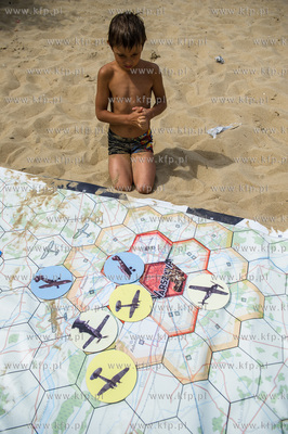 Gdansl. Plaza w Brzeznie. IPN na plazy. Przygotowane...