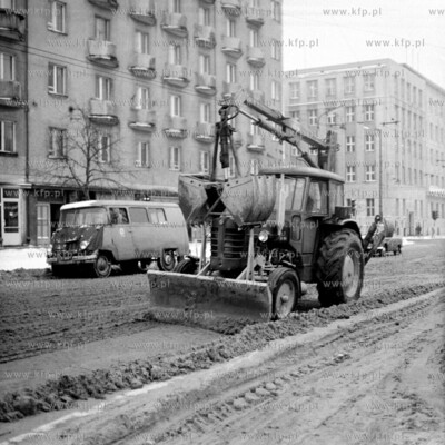 Odśnieżanie ulic Gdyni.  (Lata 70).
1970
0005906z
Fot....