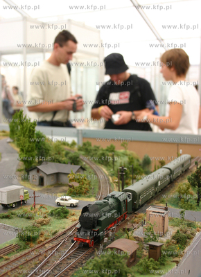 "Swiat Modelarstwa - targi, wystawa, gielda" to jedna...