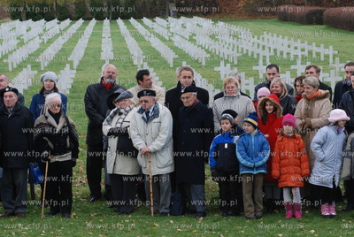 Swieto Niepodleglosci na francuskim cmentarzu wojskowym...