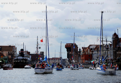 Gdansk. Zlot zaglowcow Baltic Sail 2009.  Parada Zagli...