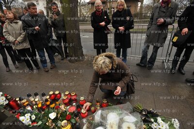 Zaloba narodowa po katastrofie prezydenckiego samolotu...