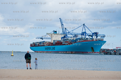 Gdansk. Eleonora Maersk, jeden z najwiekszych kontenerowcow...
