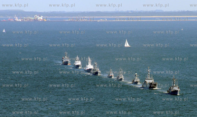 Parada z okazji obchodow Dni Morza i swieta Marynarki...