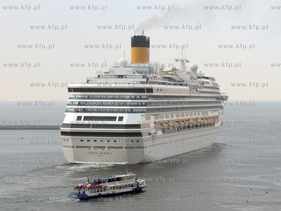 Przy Nabrzezu Francuskim w gdynskim porcie cumowal...