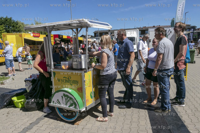 I Festiwal Smaków Food Trucków na parkingu przy ul....