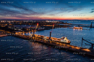 Port Północny, nabrzeże węglowe, statek City of...