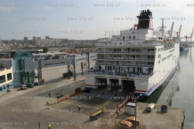 Nowy terminal promowy w Gdyni nalezacy do STENA LINE....