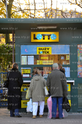 Kumulacja w Duzym Lotku. Kolektura na Targu Rakowym...