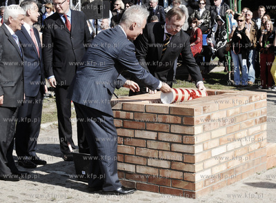 Gdansk. Wmurowania kamienia wegielnego pod budowe Teatru...