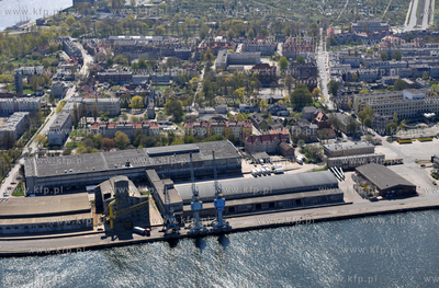 Gdansk. Port Gdanbski i dzielnica Nowy Port z lotu...