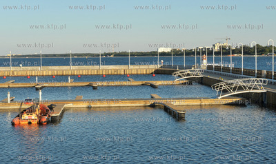 Budowa przystani jachtowej przy sopockim molo. 28.06.2011...