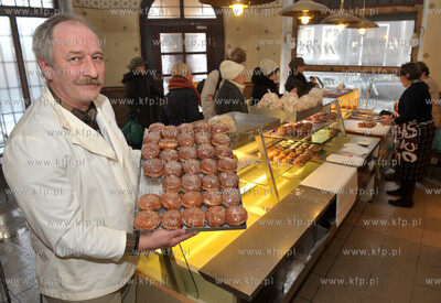 Tlusty czwartek w cukierni Paradowski w Gdansku Wrzeszczu...