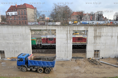 Gdansk. Budowa podziemnej linii kolejowej doprawadzaj...