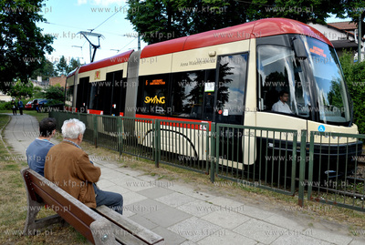 Gdańsk Oliwa. Tramwaj na skrzyżowaniu ul. Obrońców...