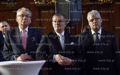 Gdańsk, Dwór Artusa. Noworoczna lampka szampana,...