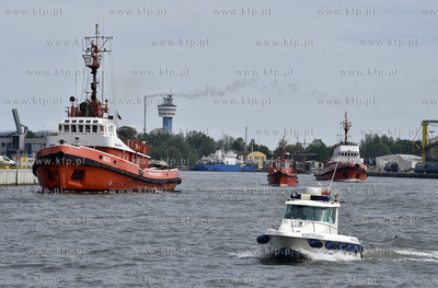Gdańsk. Nowy Port.  Martwa Wisła. Kanał portowy...