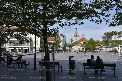 Sopot. Latarnia Morska i plac Przyjaciół Sopotu....