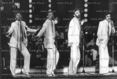 Festiwal Piosenki w Sopocie. Wystep grupy VOX ze znanym...